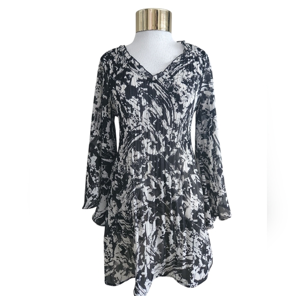 Sunny Leigh - Flare Sleeved Blouse - Size M - Picture 2 of 11